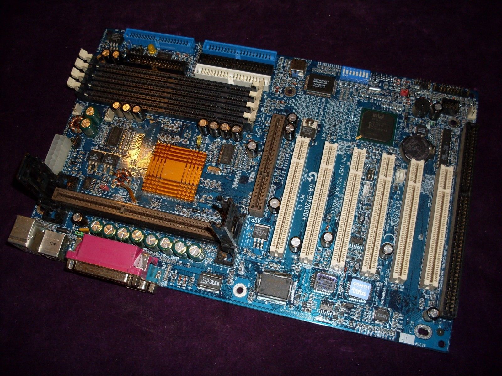 GigaByte GA-BX2000+ ATX SLOT1 motherboard with Dual BIOS